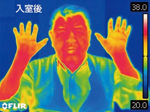 入室後